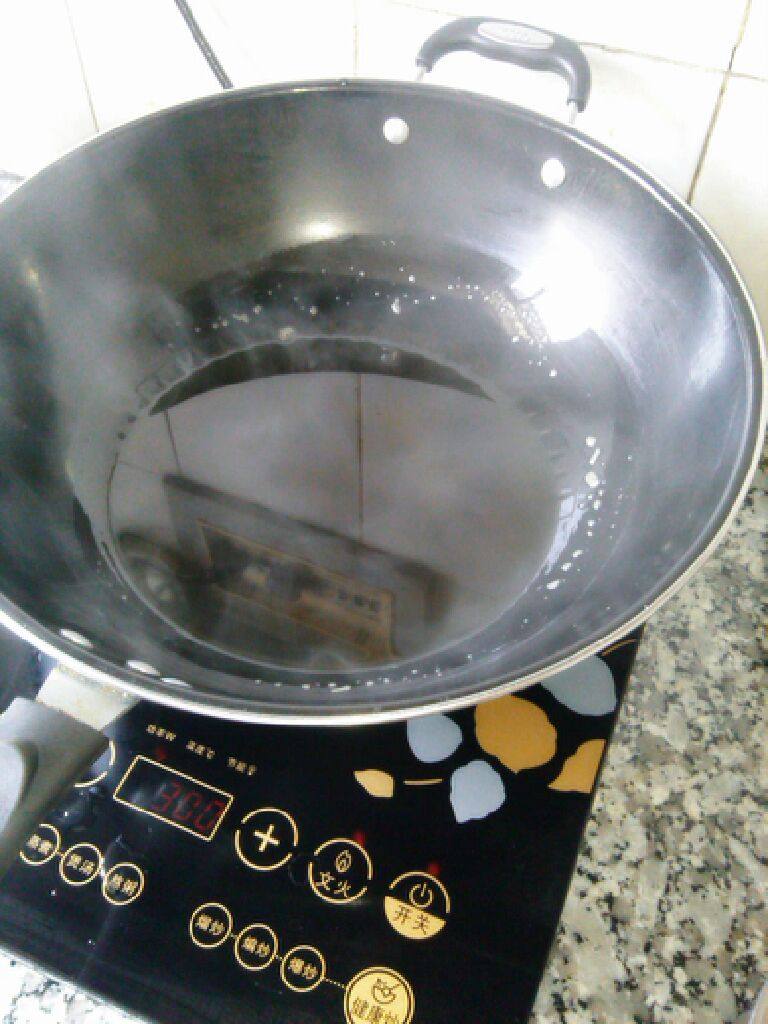 脆香玉米薄饼,取口锅倒油烧热(我用的是生菜油)