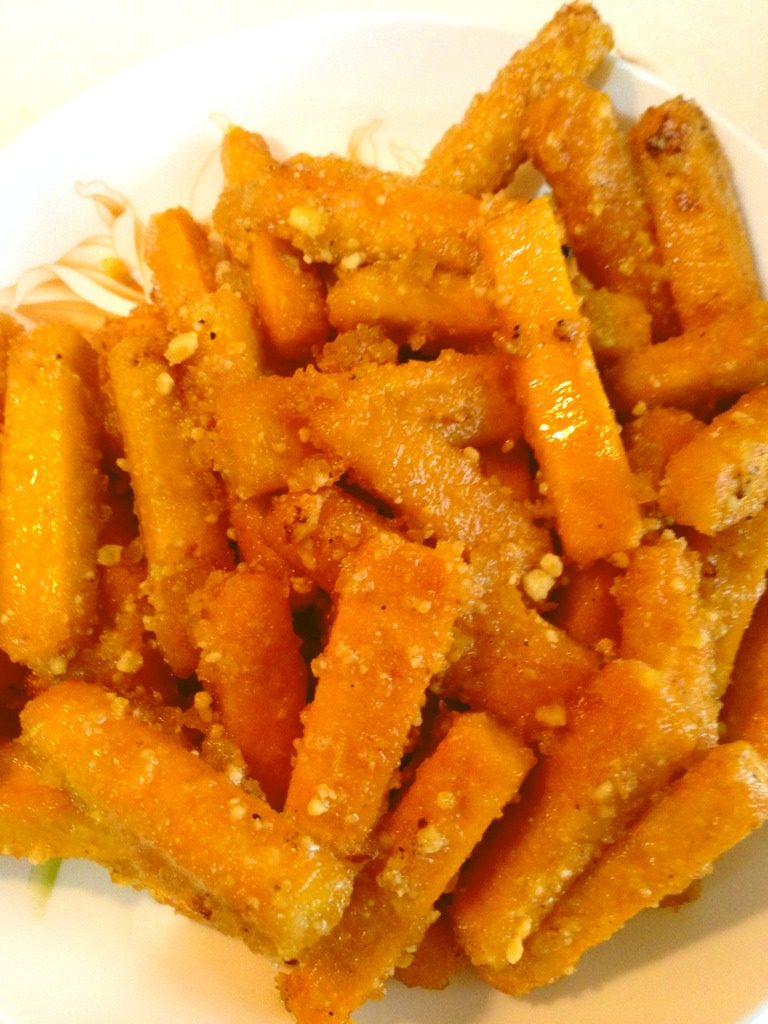 咸蛋黄焗南瓜,推匀后即可出锅啦。