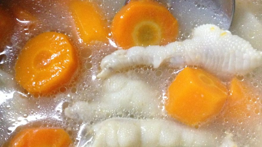 萝卜炖鸡爪