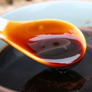 闽南鸡蛋酒,觉得有浓稠感了而且甜度适中下几粒盐提口感比较不会腻，下荷包蛋煮两分钟起锅
