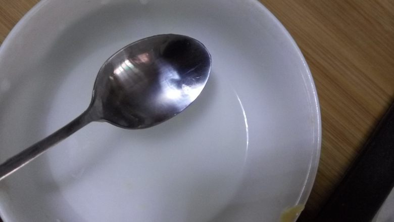 闪电泡芙,勺子一个,加一碗水