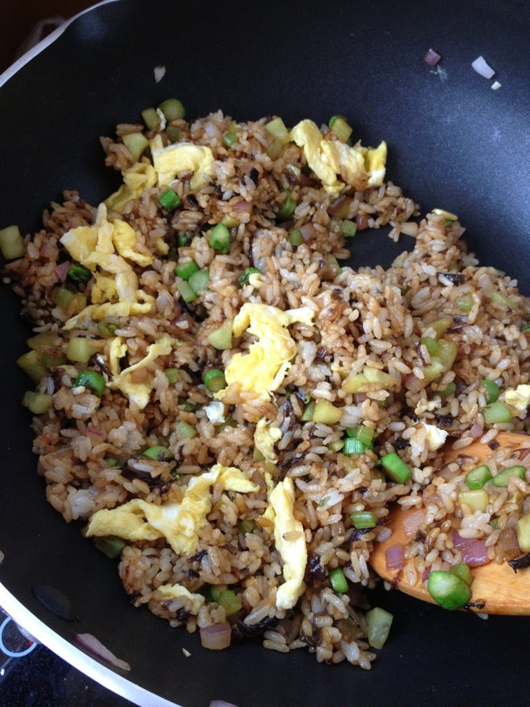 减肥菜式-杂菜粒炒饭,最后把炒熟鸡蛋放进去拌匀就完成了！
