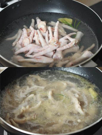 香糟卤凤爪,将切开的鸡爪倒入，大火煮开后，倒入<a style='color:red;display:inline-block;' href='/shicai/ 718'>料酒</a>以及少许白醋，转小火继续再煮10分钟