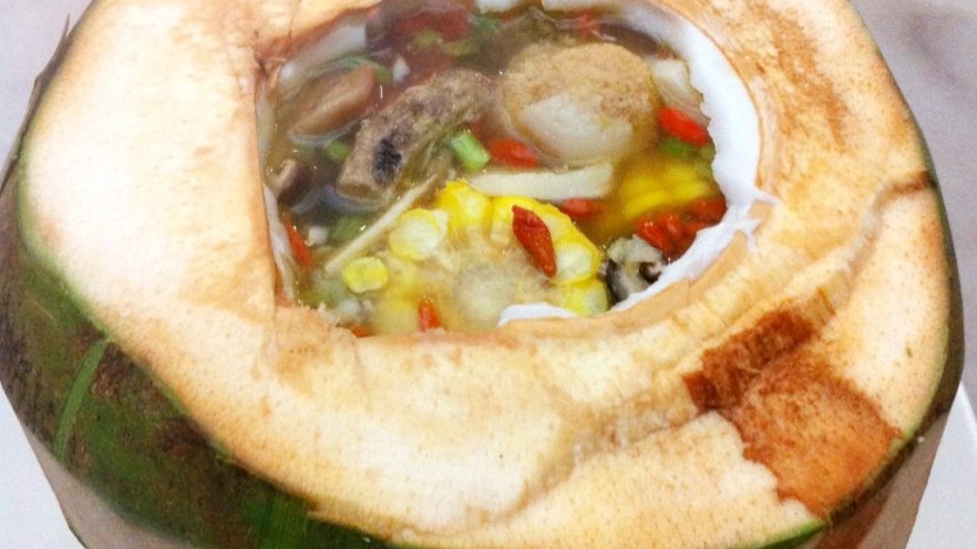 原盅椰汁香菇玉米炖土鸡