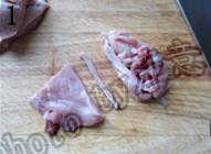 榨菜炒肉丝,猪肉线切片,再成切丝,不要太细,太细容易炒碎,入口口感也不实在