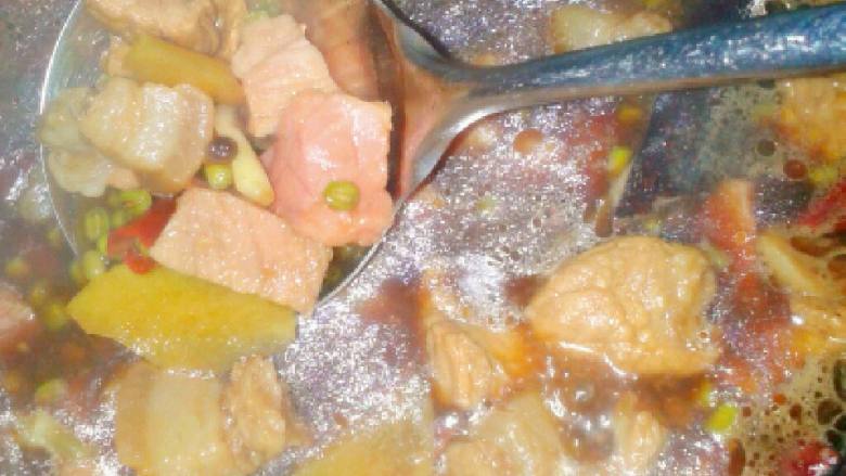 土豆炖咸猪蹄