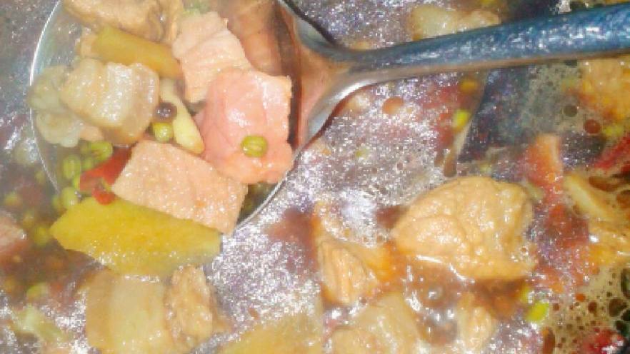 土豆炖咸猪蹄