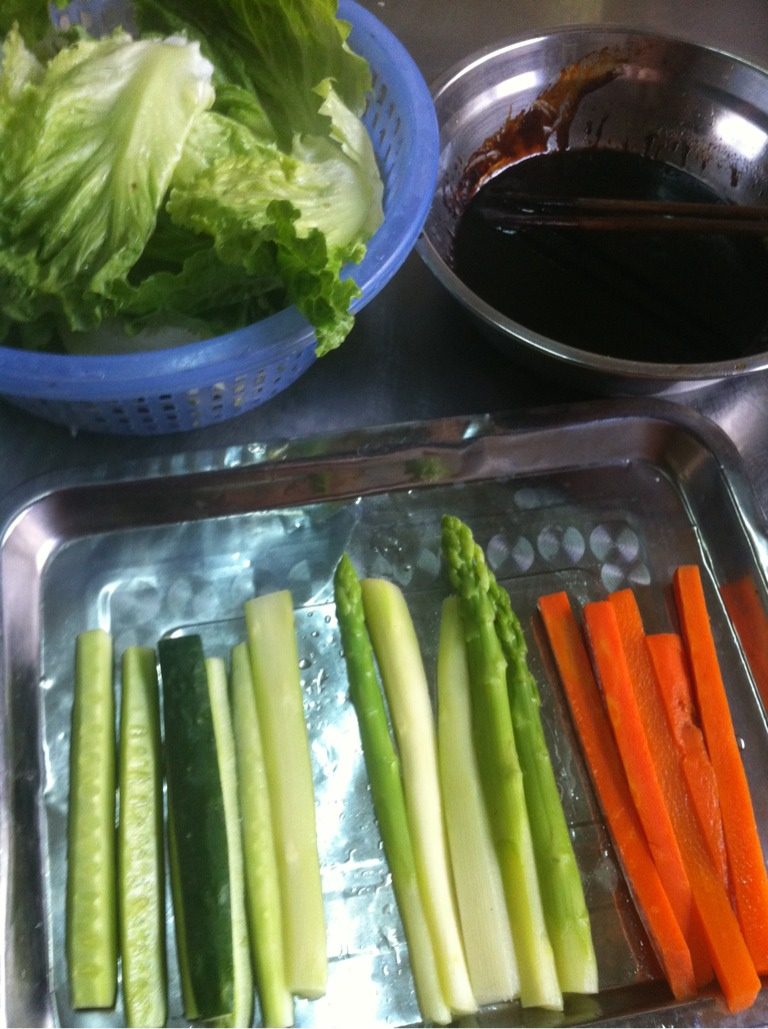 自制风味鸡肉卷,<a style='color:red;display:inline-block;' href='/shicai/ 712'>甜面酱</a>下油锅下冰糖(白糖)下锅调，依个人口味调甜度备用