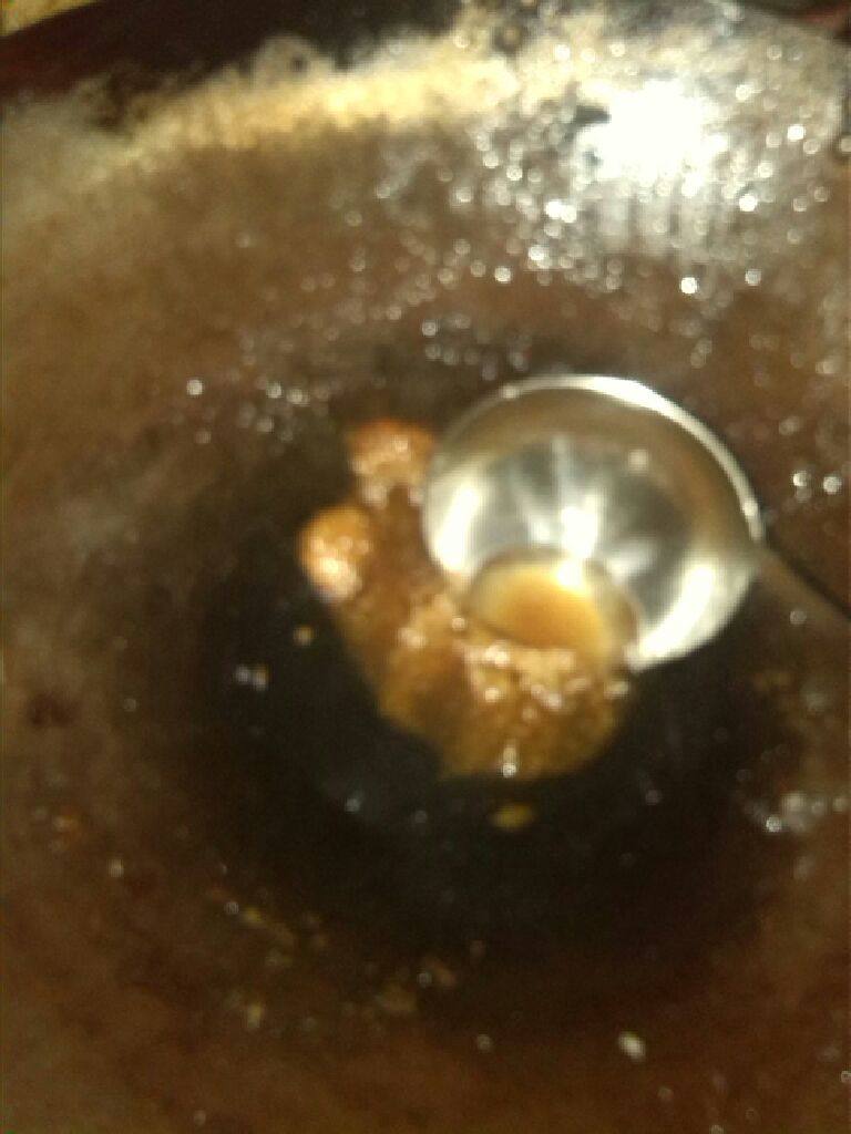鲤鱼头炖豆腐,锅底留油炒糖热
