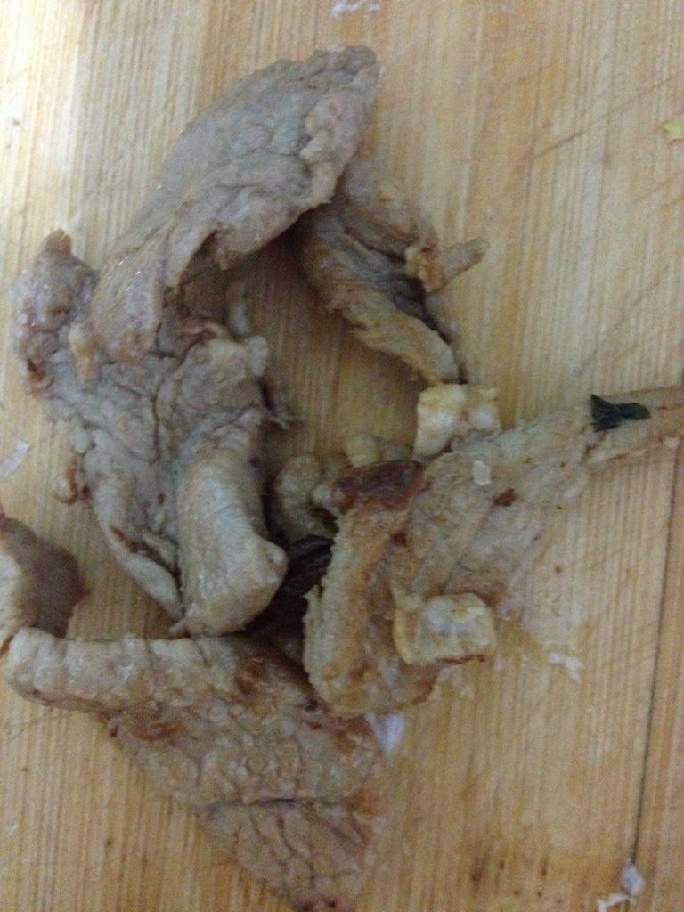 泰式香辣炒面,如图炒好的肉片