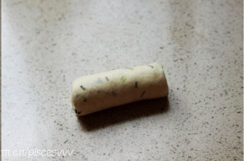 葱香香肠卷,自上而下卷成卷