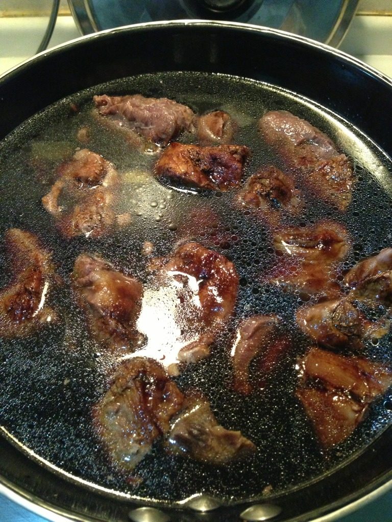 酱牛肉,然后把肉捞出来，加入<a style='color:red;display:inline-block;' href='/shicai/ 692'>酱油</a>和<a style='color:red;display:inline-block;' href='/shicai/ 10588'>糖</a>，再加刚才炖肉的汤，量以没过肉块为宜。小火一直咕嘟到汤只剩三分之一或者基本收干。注意时不长的翻两下，不要让肉巴锅。