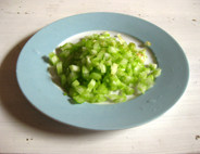 芹菜粥,剩<a style='color:red;display:inline-block;' href='/shicai/ 507'>米饭</a>一碗，<a style='color:red;display:inline-block;' href='/shicai/ 143'>西芹</a>洗净后切碎