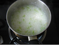 芹菜粥,放入姜末,芹菜末,继续煮5分钟,放盐、<a style='color:red;display:inline-block;' href='/shicai/ 720'>胡椒粉</a>调味即可。