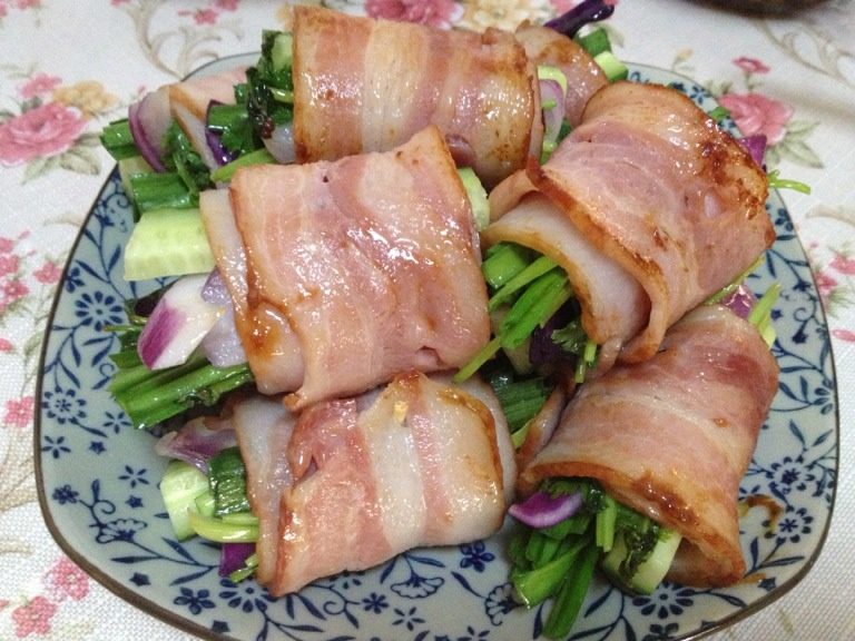 培根蔬菜卷,入油锅炸即可