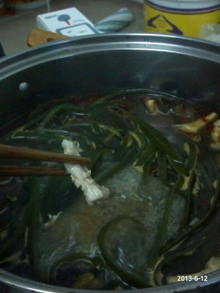 蘑菇火锅,全熟后，就可以涮肉了