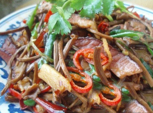 茶树菇炒腊肉