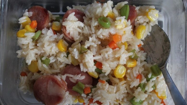 香肠玉米饭
