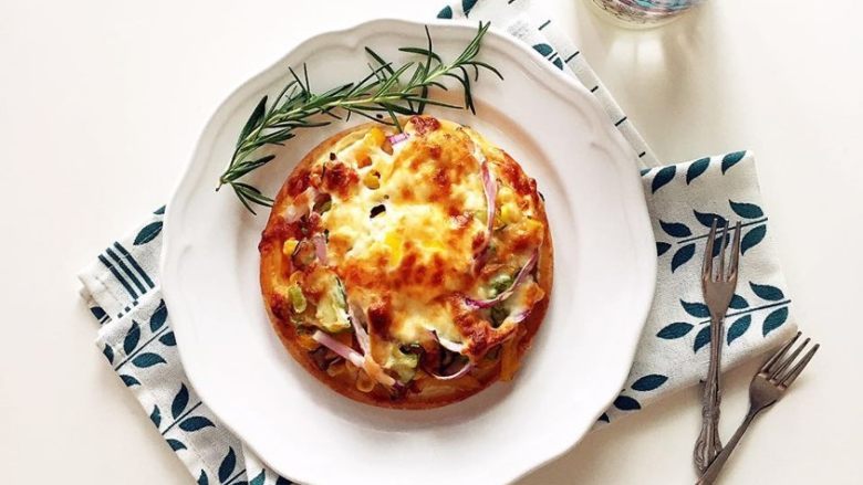 培根彩蔬披萨饼 