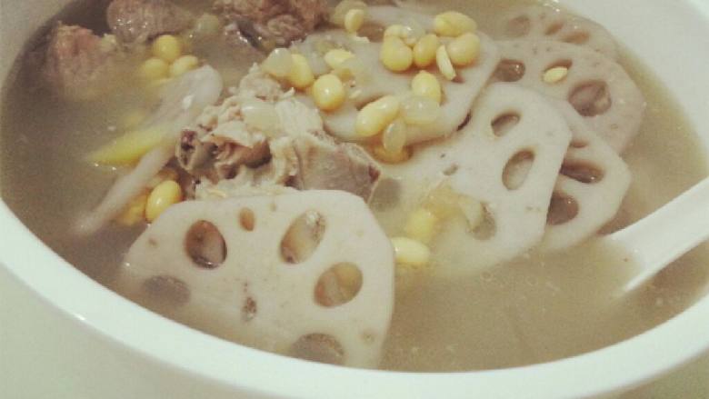 
黄豆莲藕排骨汤