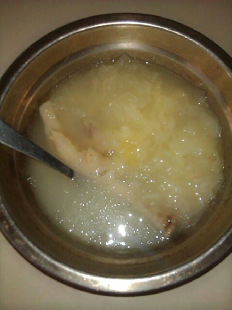 瘦肉鸡脚雪耳汤