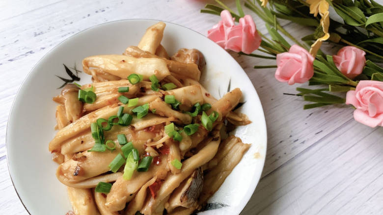 干煸手撕杏鲍菇,干煸杏鲍菇就完成啦,下饭一级棒~