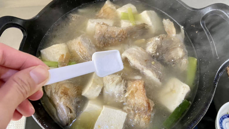 鲈鱼炖豆腐➕川味鲈鱼炖豆花,根据自己口味添加适量食盐