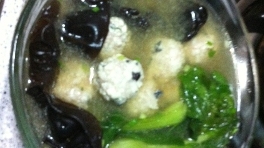 豆腐狮子头小青菜木耳汤