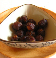 桂圆牛奶布丁,<a style='color:red;display:inline-block;' href='/shicai/ 593'>桂圆</a>用温水洗净，煮10分钟左右，捞出