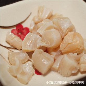 冬瓜蒸干贝,<a style='color:red;display:inline-block;' href='/shicai/ 195'>干贝</a>洗净，用清水进行泡发后，将其撕成丝