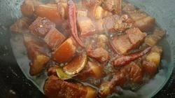 红烧肉,8.炖至大火收汁,放入少许盐出锅!