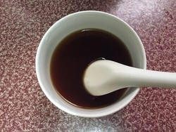 鱼香肉丝,3.把半勺蚝油、一勺生抽、一勺白糖、一勺陈醋加适量水调成<a style='color:red;display:inline-block;' href='/shicai/ 7294'>酱汁</a>备用