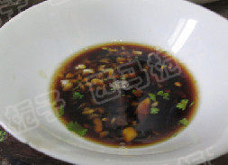 凉拌肚丝 ,加入<a style='color:red;display:inline-block;' href='/shicai/ 788'>生抽</a> 醋 鸡精 <a style='color:red;display:inline-block;' href='/shicai/ 10588'>糖</a>搅拌均匀成料汁