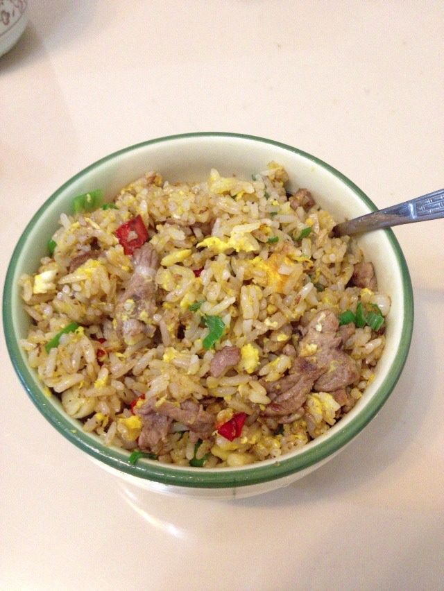 生炒牛肉飯,如图