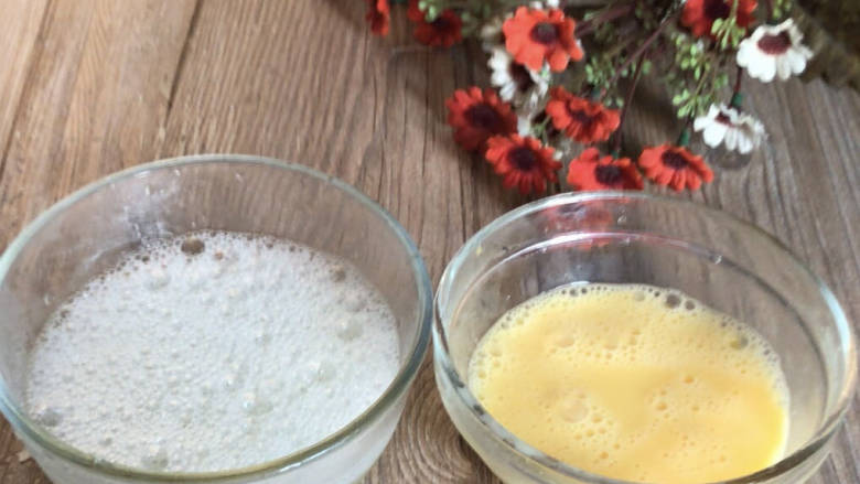 紫菜豆腐八卦汤,加入料酒,打散成蛋液