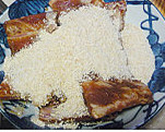 粉蒸排骨,腌好的<a style='color:red;display:inline-block;' href='/shicai/ 434'>排骨</a>,控一下汤汁,加入大米粉拌匀