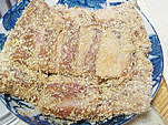 粉蒸排骨,码入盘子,蒸锅大火蒸开锅转中火蒸20-30粉蒸,排骨肉离骨即可