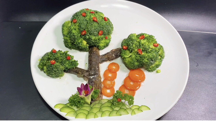 年夜饭寓意菜发财树,制作完成即可食用