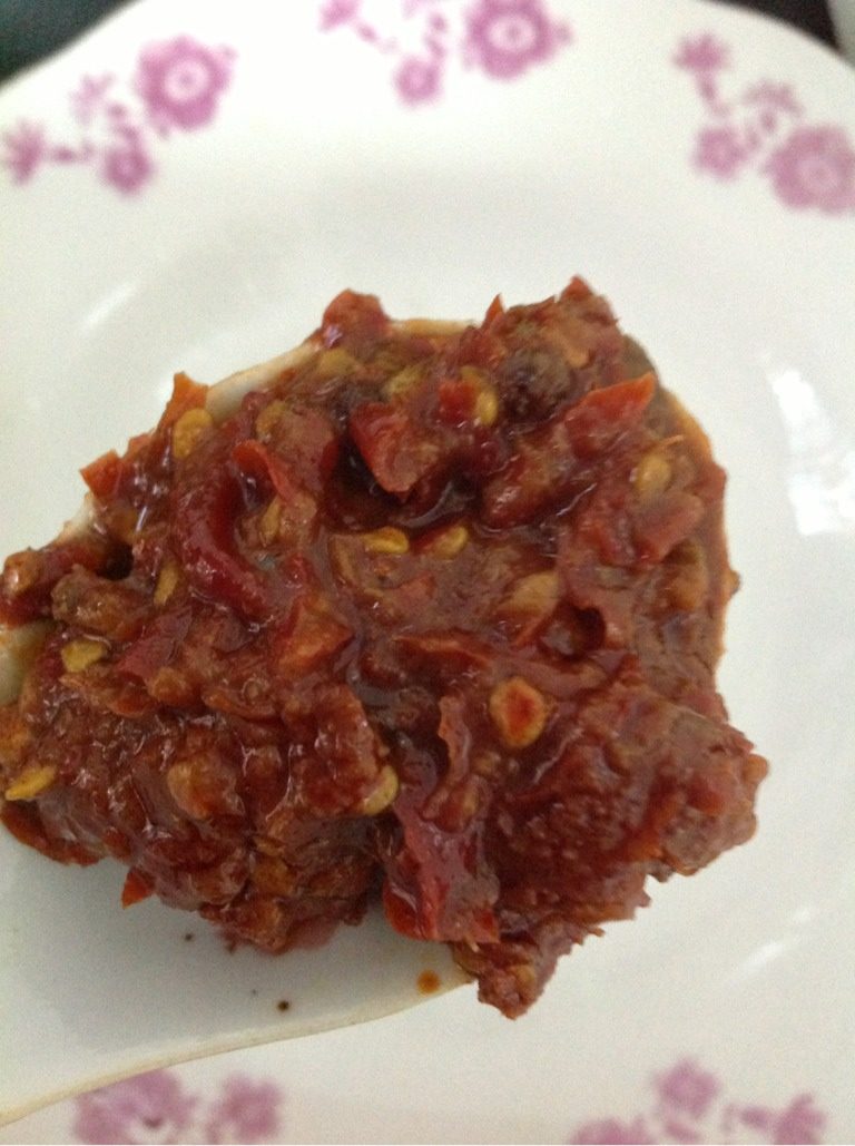 土豆烧鸡,锅烧油,待油热,放入郫县豆瓣翻炒片刻,再放入葱,蒜继续翻炒,接着放入鸡块翻炒5〜6分钟,放入土豆继续翻炒5〜6分钟后,倒入三大碗水,盖上锅盖煮至水开后,调入盐,<a style='color:red;display:inline-block;' href='/shicai/ 10404'>花椒面</a>,<a style='color:red;display:inline-block;' href='/shicai/ 717'>味精</a>,<a style='color:red;display:inline-block;' href='/shicai/ 756'>鸡精</a>,<a style='color:red;display:inline-block;' href='/shicai/ 695'>八角</a>,慢慢翻炒后,继续盖上锅盖小火焖煮十分钟