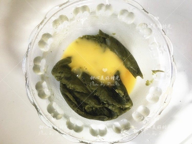 胡萝卜香草泡芙（8线连架小胡萝卜模具）,抹茶面糊中也加入大量蛋液