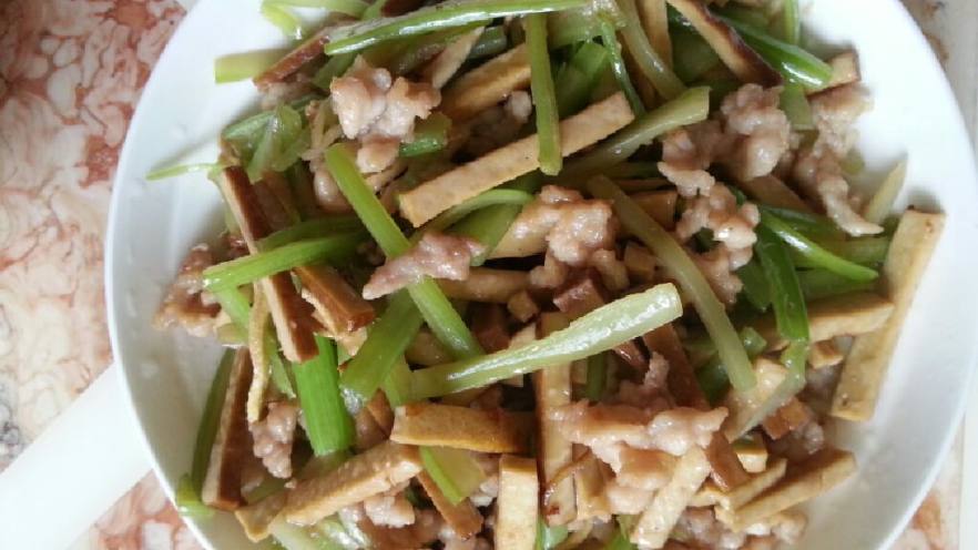 芹菜香干炒肉丝