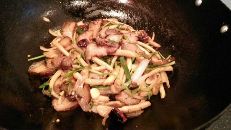 茶树菇炒腊肉