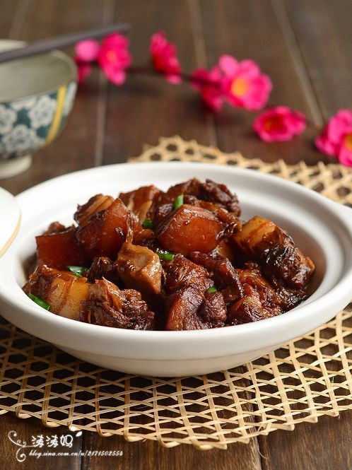 梅菜芋香红烧肉