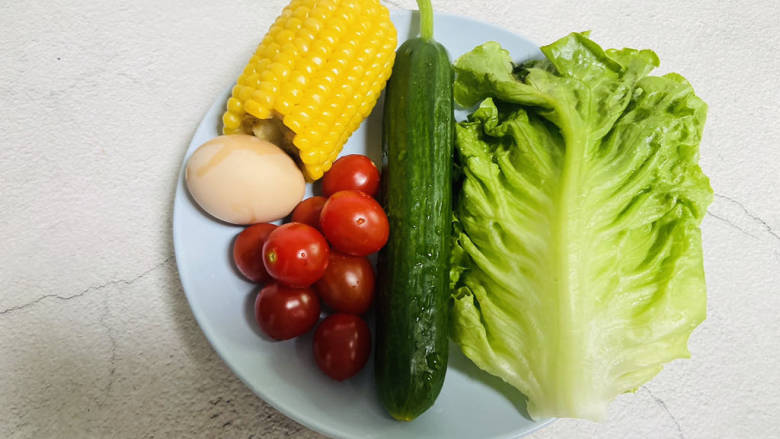 鸡胸肉蔬菜沙拉,准备好食材