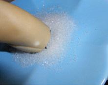 韩国小馒头,自中间切断。粘黑芝麻。粘粗砂<a style='color:red;display:inline-block;' href='/shicai/ 10588'>糖</a>