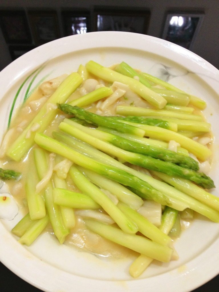 黄油菌菇芦笋