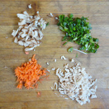奶酪鸡蛋银鱼饼,把<a style='color:red;display:inline-block;' href='/shicai/ 3250'>葱</a>、<a style='color:red;display:inline-block;' href='/shicai/ 230'>香菇</a>、<a style='color:red;display:inline-block;' href='/shicai/ 2914'>蘑菇</a>、<a style='color:red;display:inline-block;' href='/shicai/ 25'>胡萝卜</a>切碎