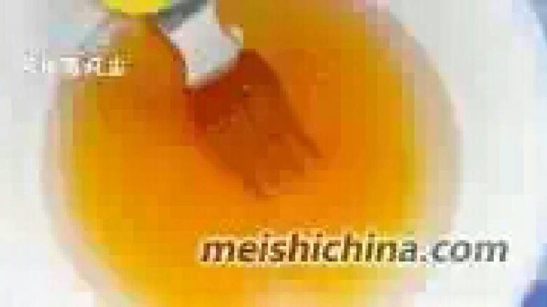 巧克力玫瑰花束,继续加入<a style='color:red;display:inline-block;' href='/shicai/ 867'>麦芽糖</a>搅拌至完全融化，水不要烧开，不然做出来的配方颜色会变黄。