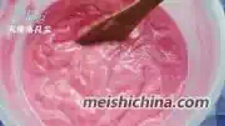 巧克力玫瑰花束,搅拌均匀，放保鲜盒或用保鲜膜包起来隔天使用。