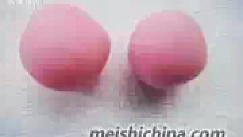 巧克力玫瑰花束,将巧克力软膏分成均匀的小块。